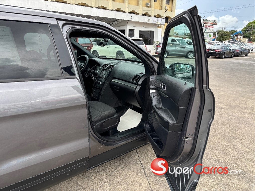 2019 Ford Explorer Police Interceptor — foto 7 / 11