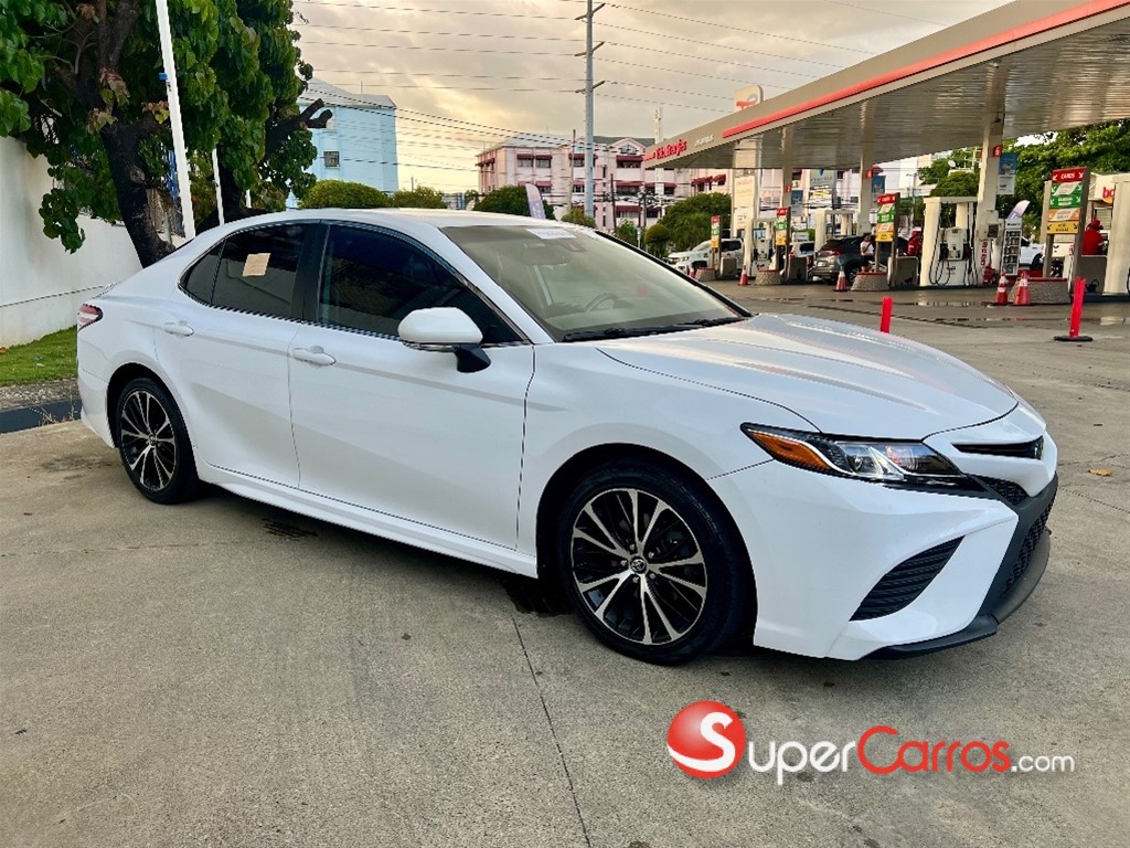 2020 Toyota Camry SE