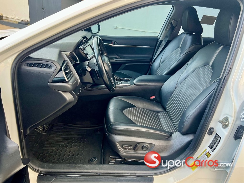 2020 Toyota Camry SE — foto 8 / 11