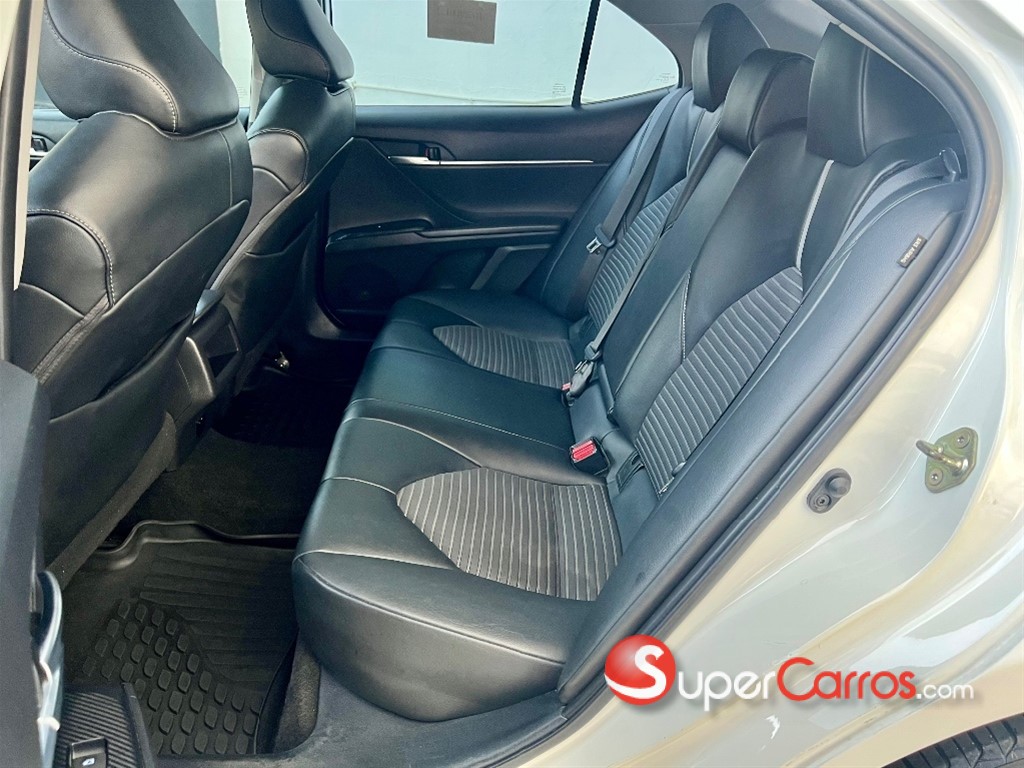 2020 Toyota Camry SE — foto 9 / 11