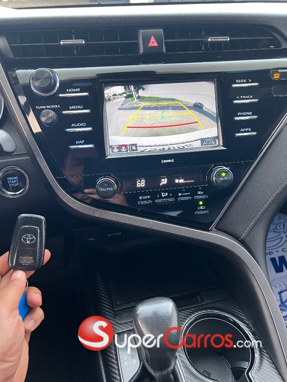 2020 Toyota Camry SE — foto 10 / 11