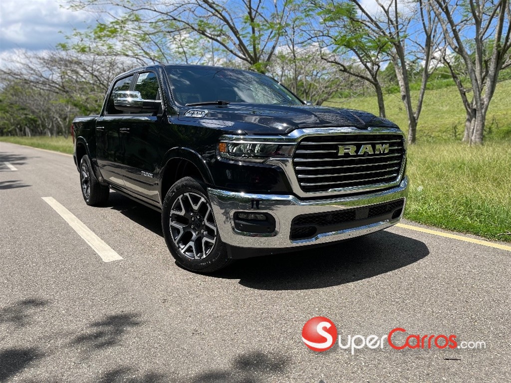 2026 Ram 1500 Laramie Crew Cab — foto 2 / 12