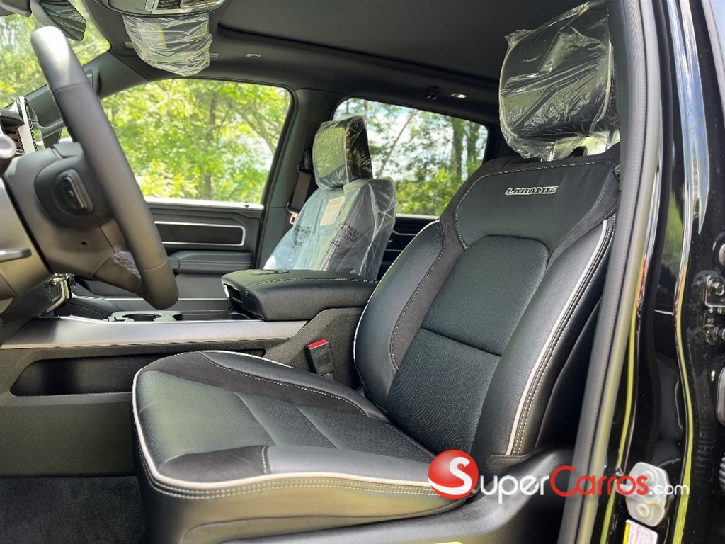 2026 Ram 1500 Laramie Crew Cab — foto 3 / 12