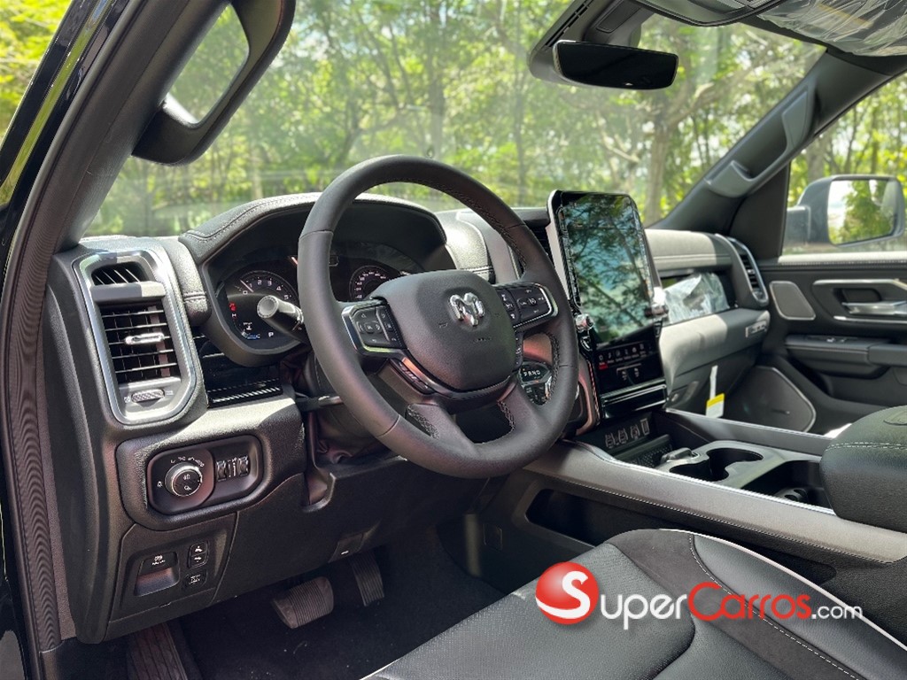 2026 Ram 1500 Laramie Crew Cab — foto 4 / 12