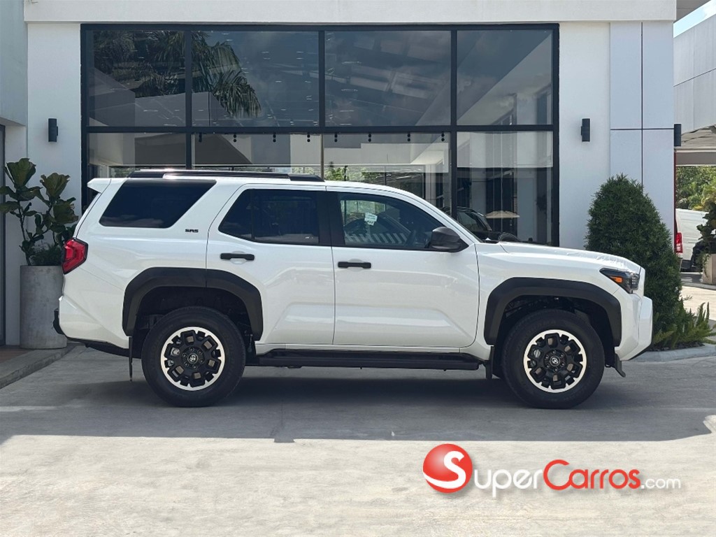 2026 Toyota 4 Runner SR5 — foto 3 / 10
