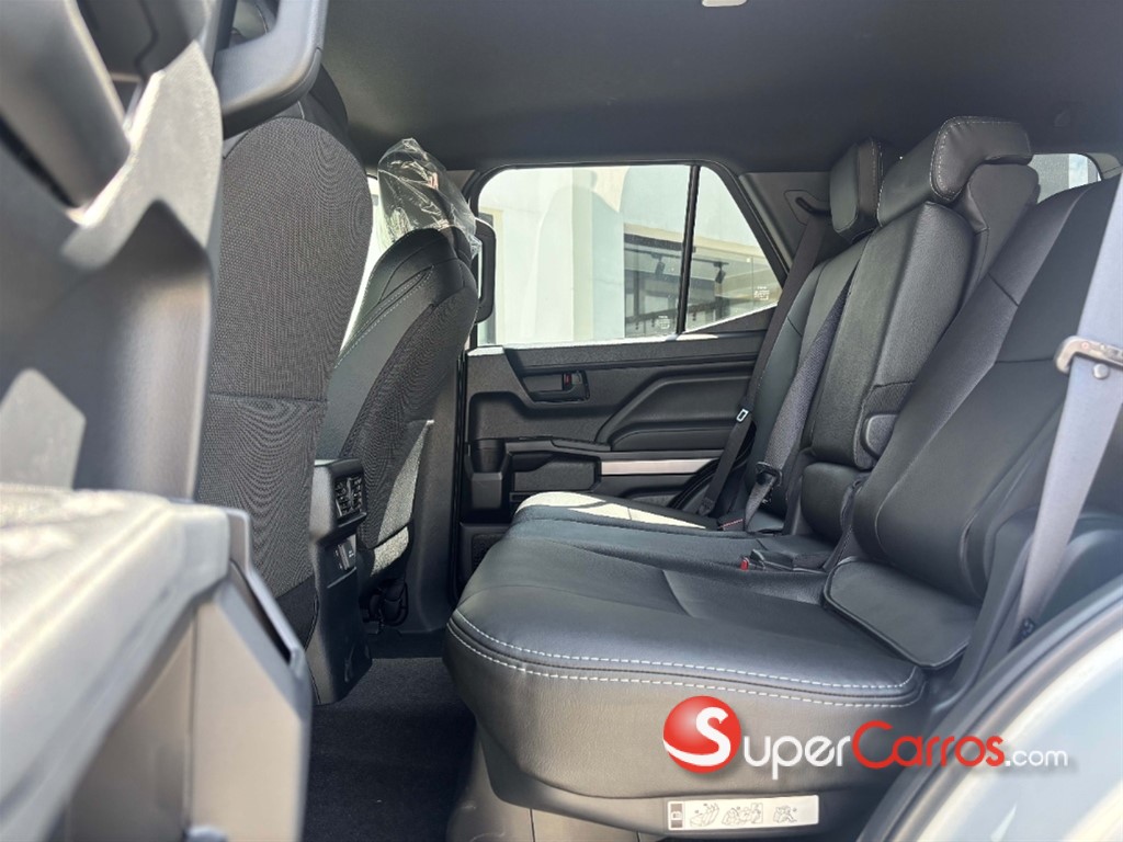 2026 Toyota 4 Runner SR5 — foto 6 / 10