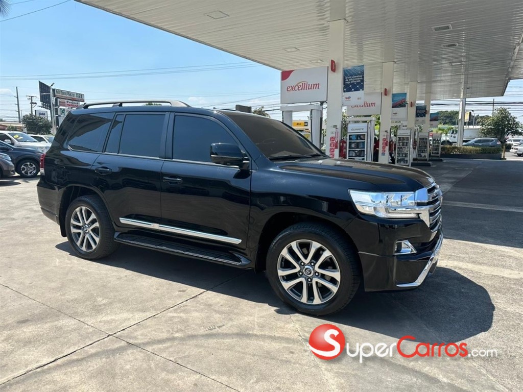 2017 Toyota Land Cruiser VXR — foto 4 / 6