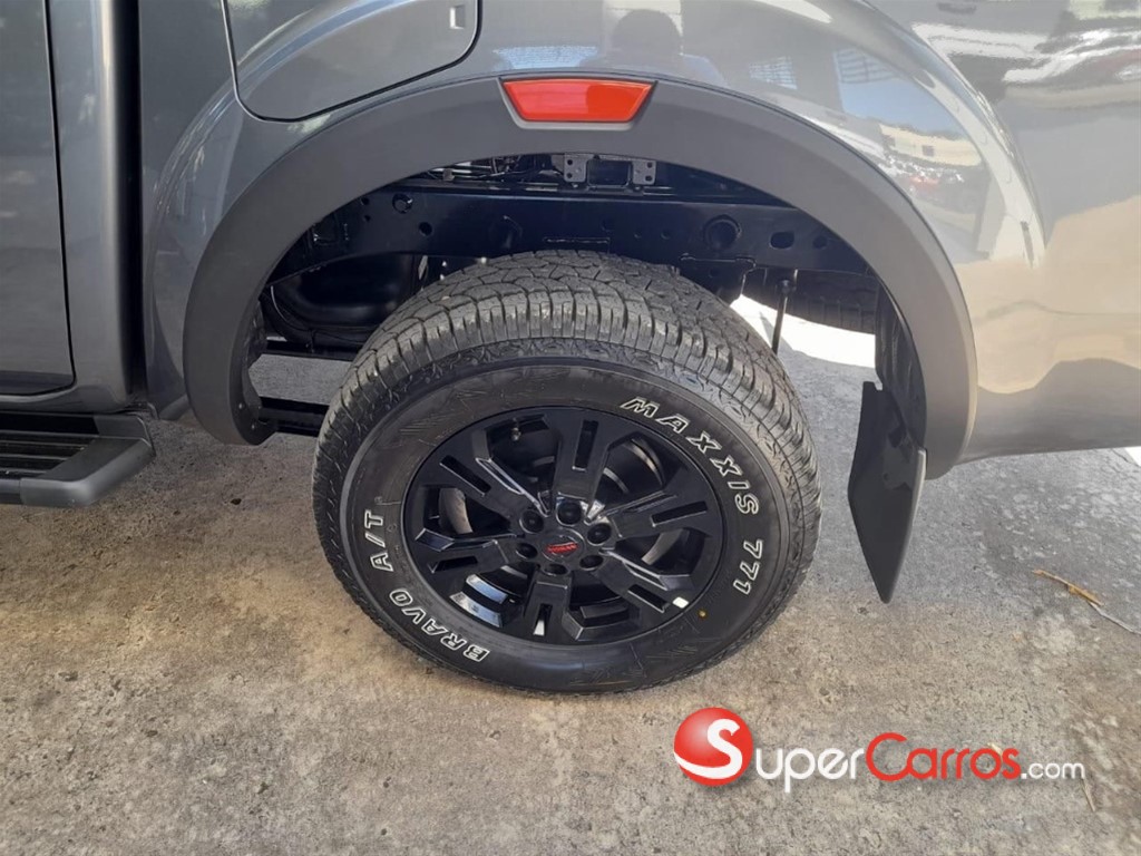 2025 Nissan Frontier Pro-4X — foto 2 / 4