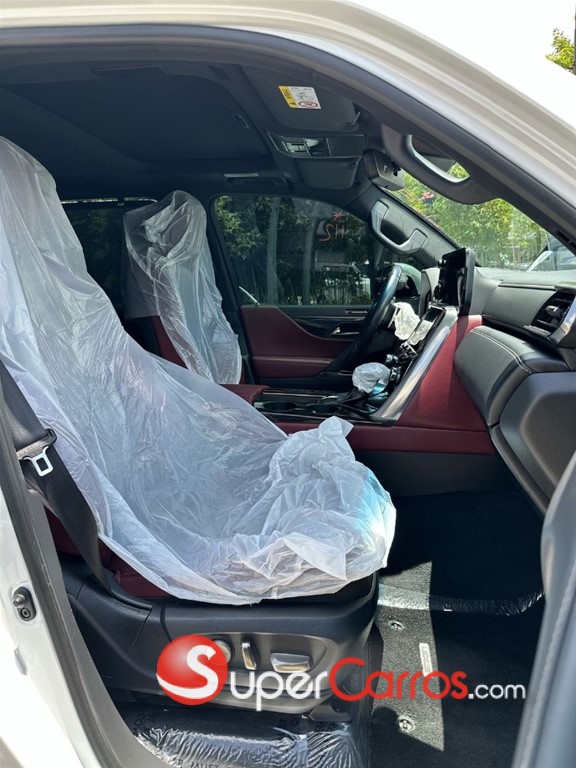 2025 Lexus LX 700 H Urban — foto 4 / 5