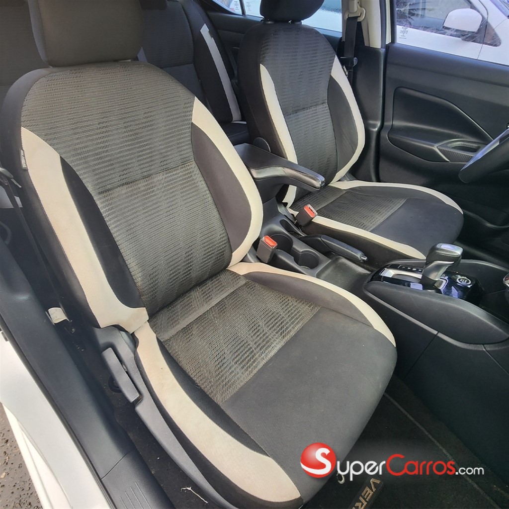 2020 Nissan Versa SV — foto 8 / 11