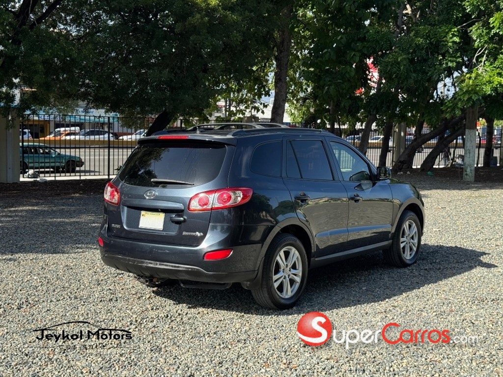 2011 Hyundai Santa Fe — foto 9 / 11