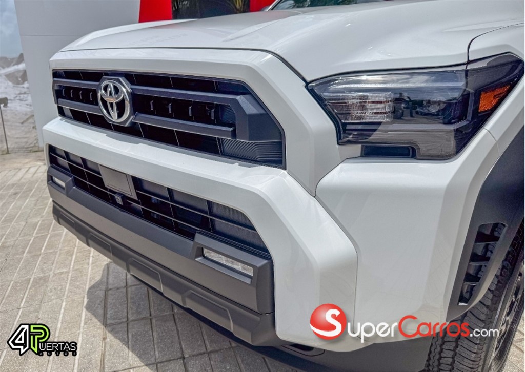 2027 Toyota 4 Runner SR5 — foto 2 / 10
