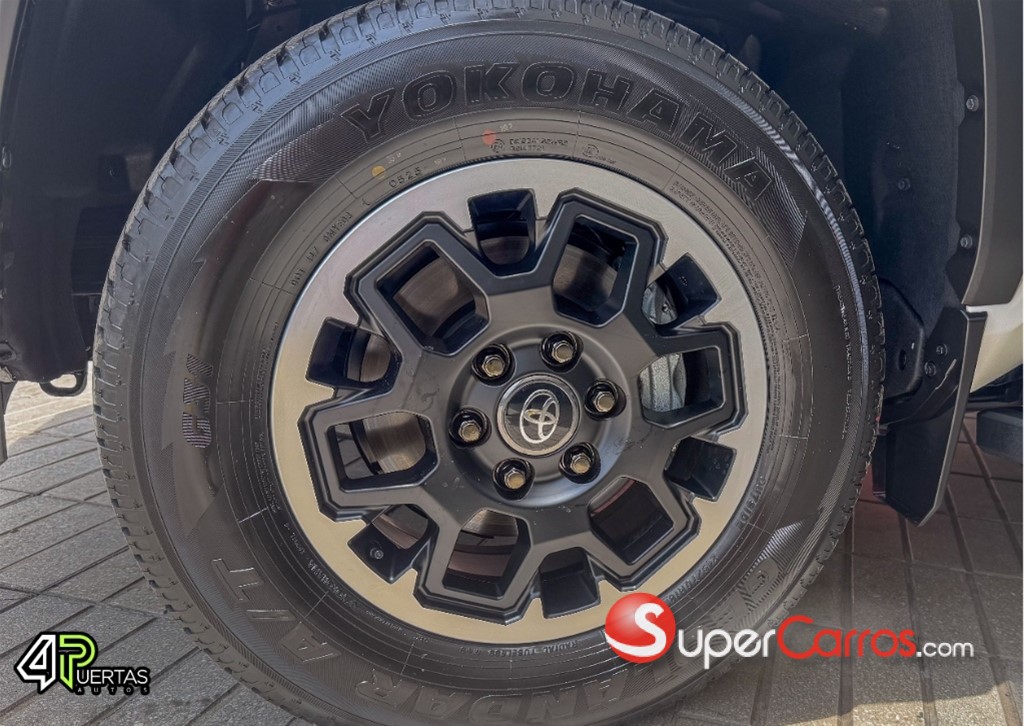2027 Toyota 4 Runner SR5 — foto 10 / 10