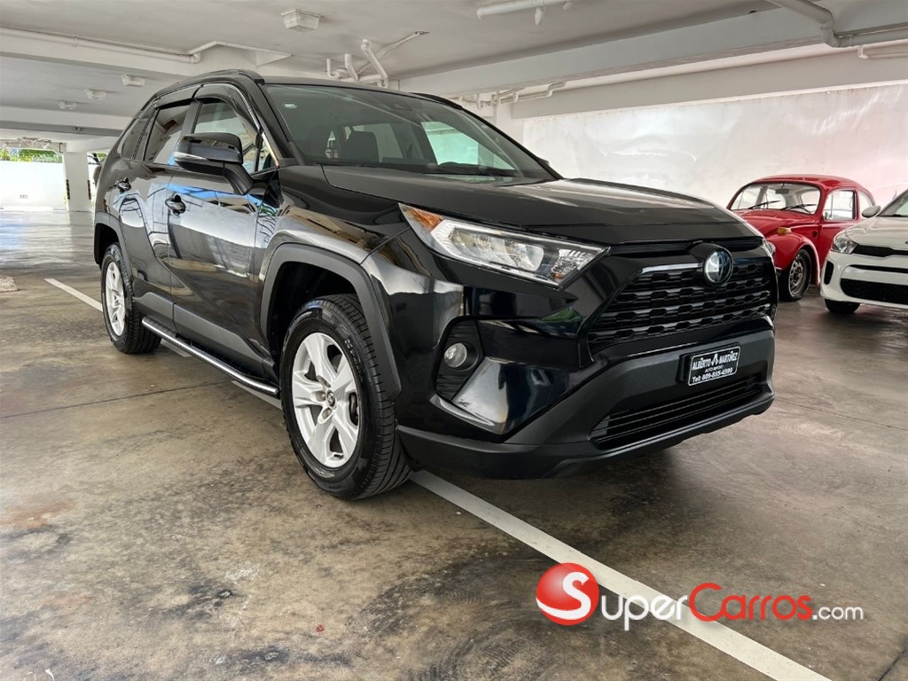 2021 Toyota RAV4 XLE — foto 2 / 12