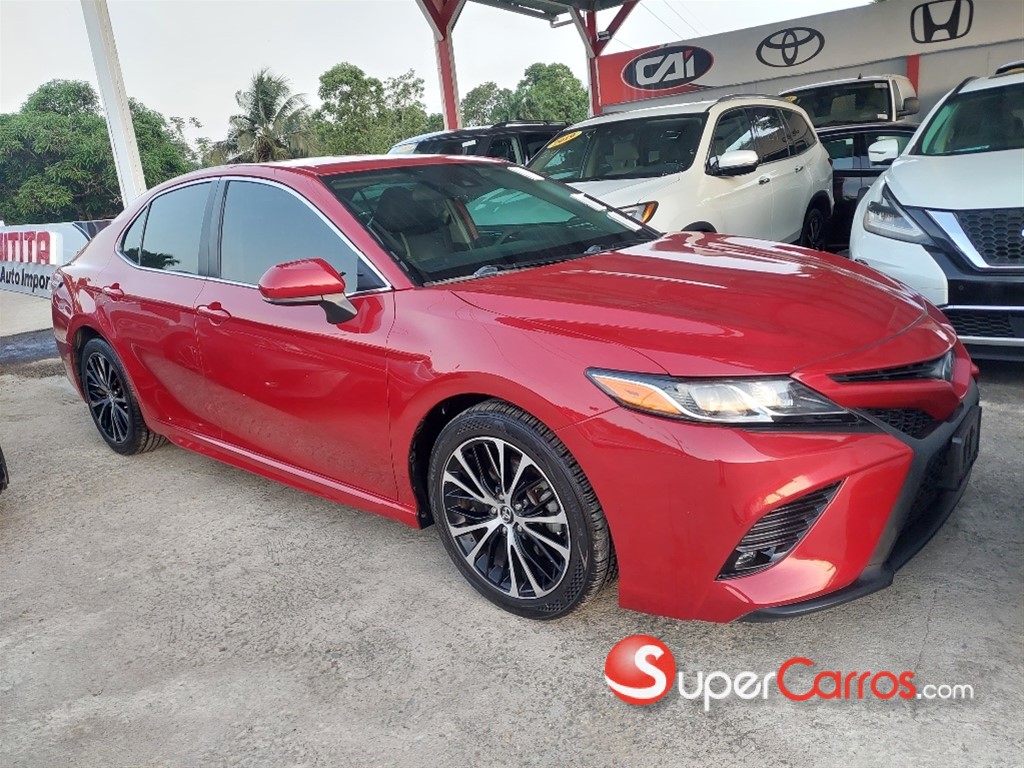 2020 Toyota Camry SE — foto 2 / 9