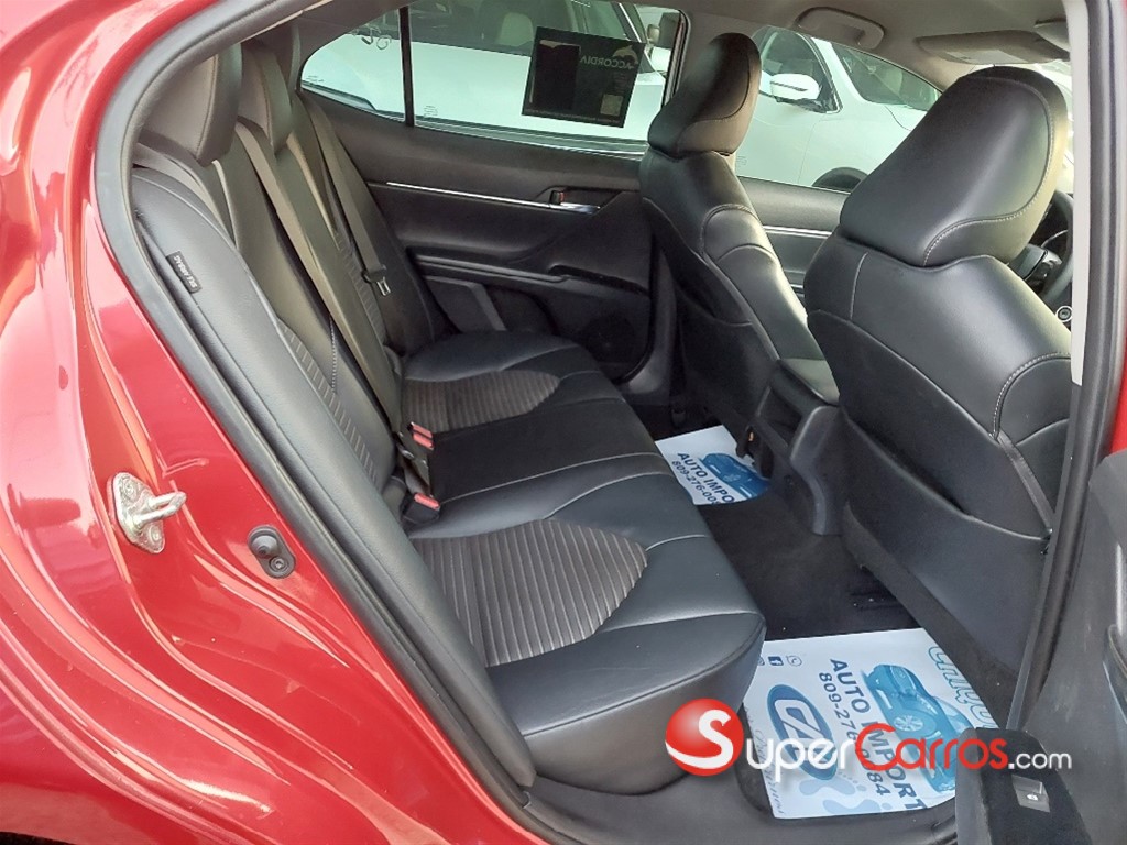 2020 Toyota Camry SE — foto 4 / 9