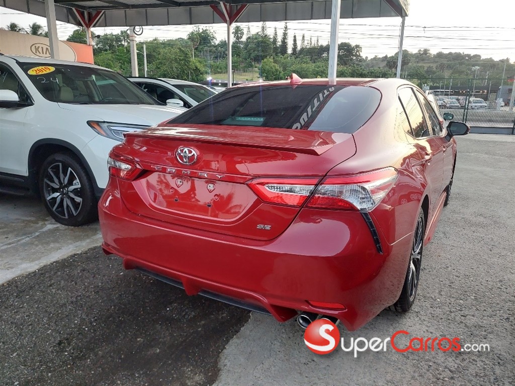 2020 Toyota Camry SE — foto 7 / 9