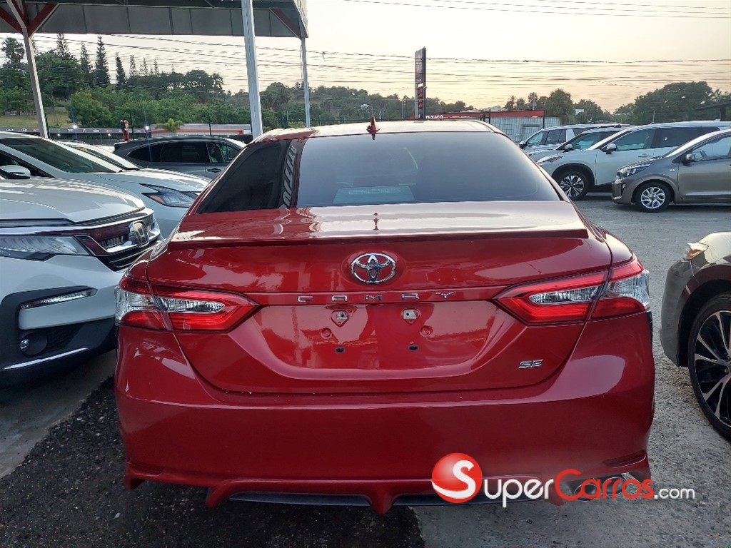 2020 Toyota Camry SE — foto 8 / 9