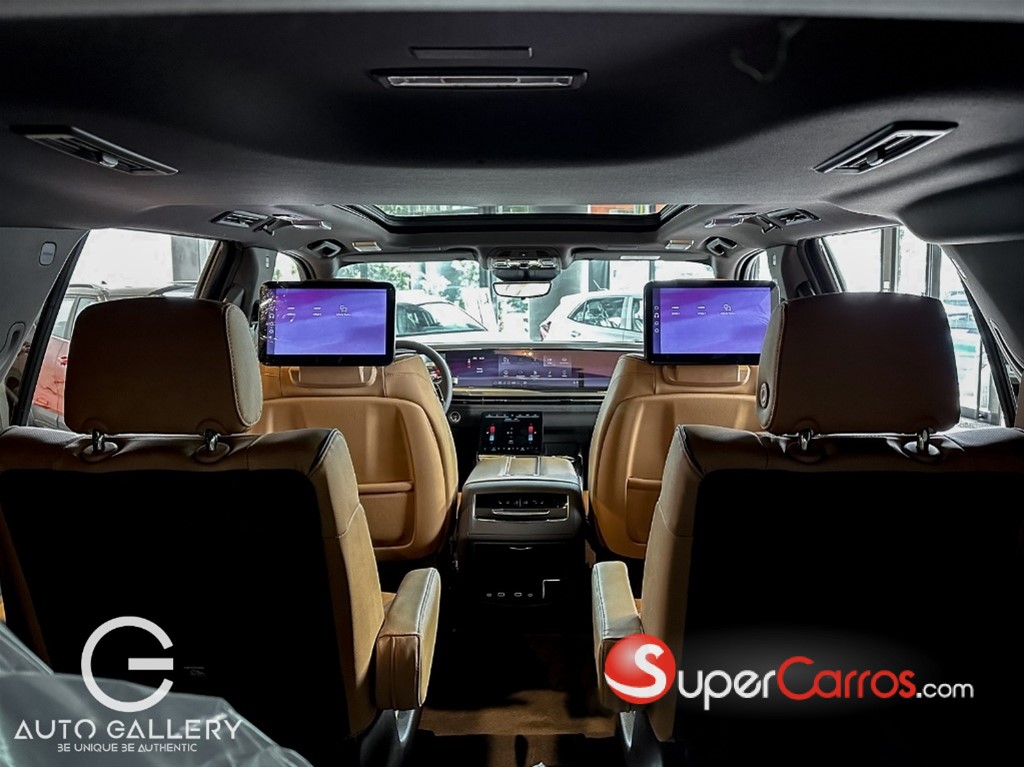 2025 Cadillac Escalade Luxury Short — foto 11 / 12
