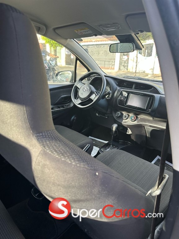 2020 Toyota VITZ — foto 8 / 10