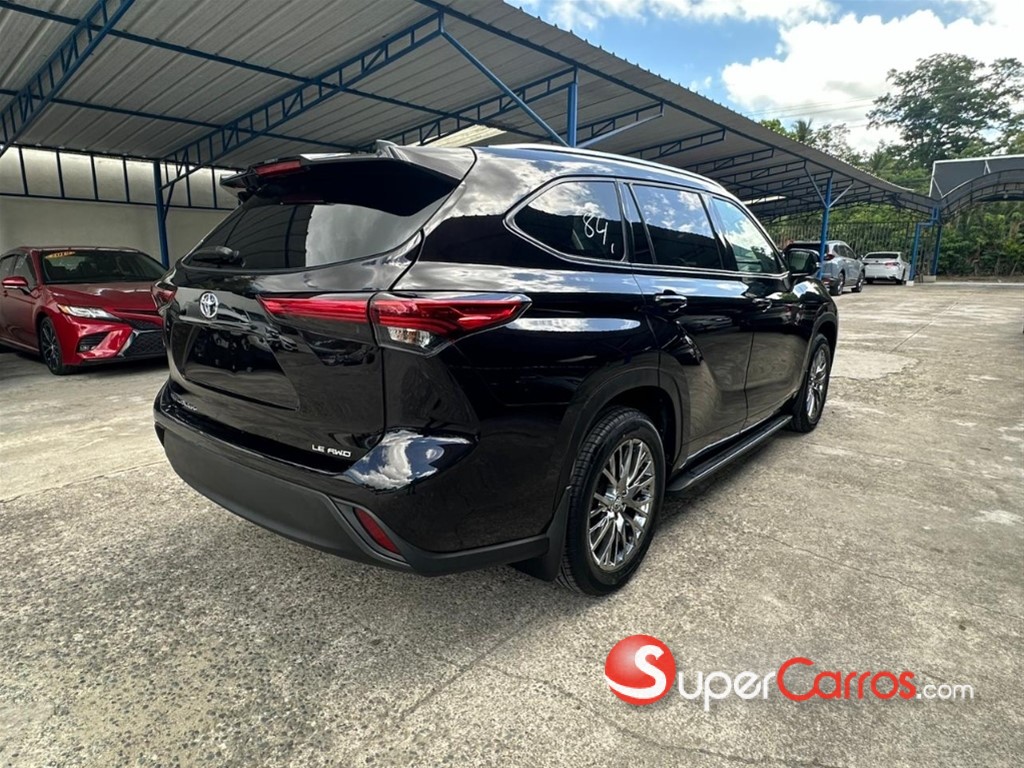 2022 Toyota Highlander LE — foto 4 / 9