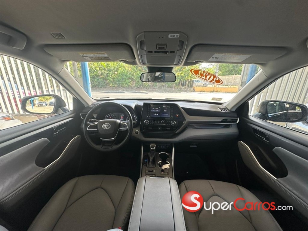 2022 Toyota Highlander LE — foto 6 / 9