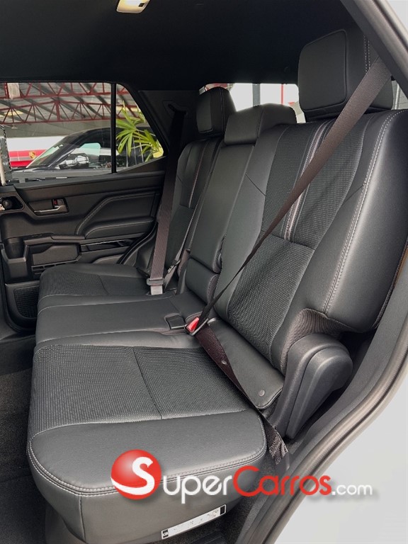 2025 Toyota 4 Runner Limited — foto 6 / 12