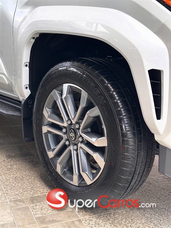 2025 Toyota 4 Runner Limited — foto 8 / 12