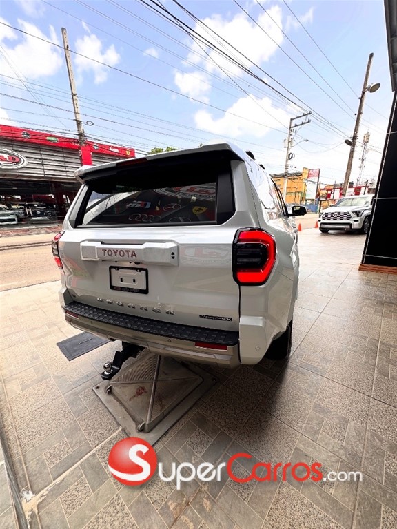 2025 Toyota 4 Runner Limited — foto 9 / 12