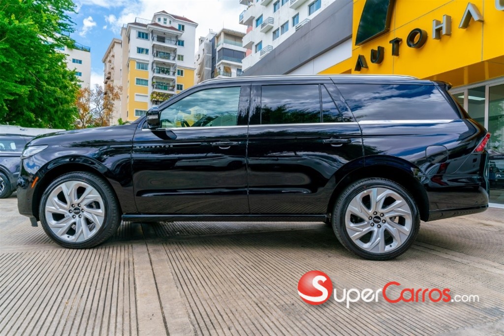 2025 Lincoln Navigator Black Label — foto 8 / 10