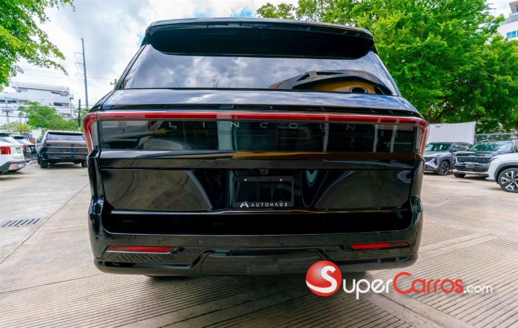 2025 Lincoln Navigator Black Label — foto 9 / 10