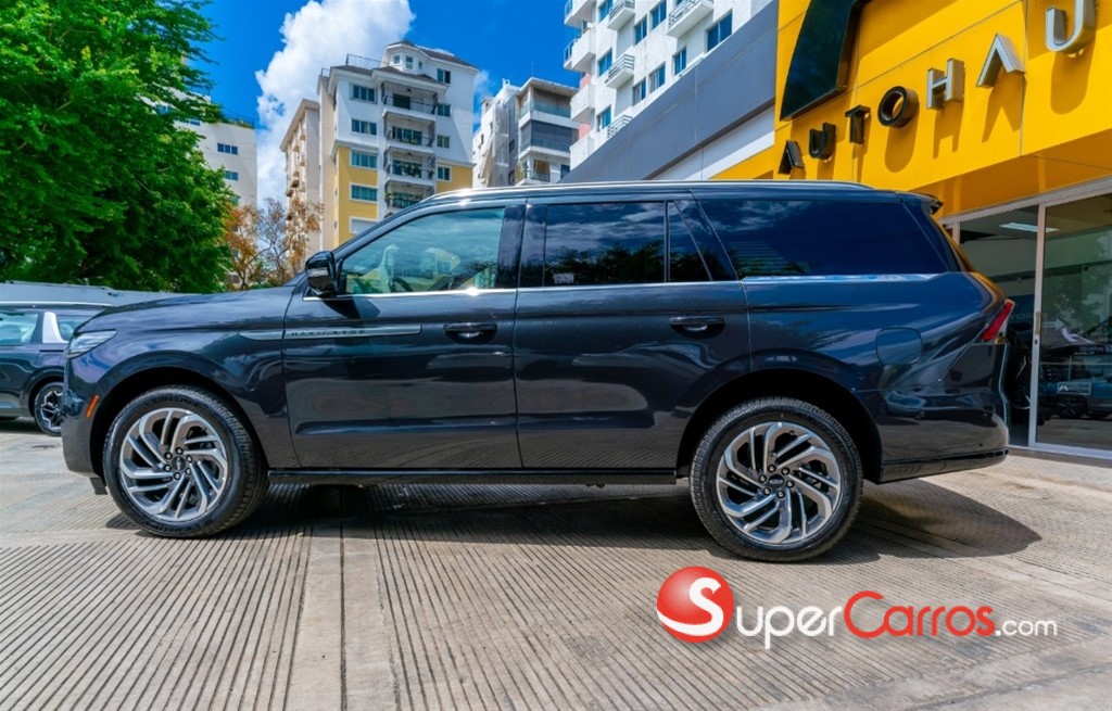 2025 Lincoln Navigator Reserve I — foto 9 / 9