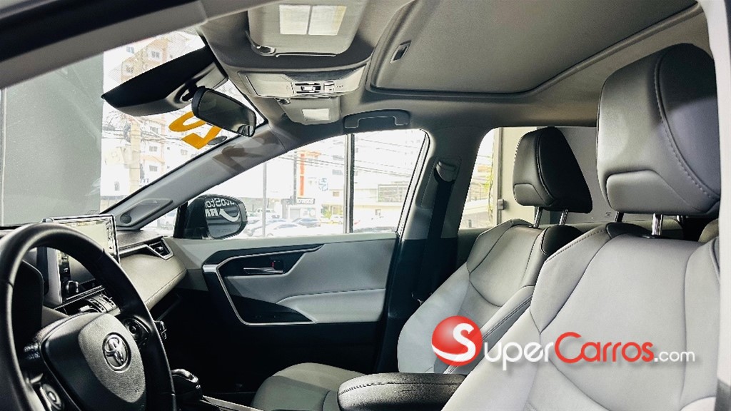 2020 Toyota RAV4 XLE Premium — foto 4 / 9