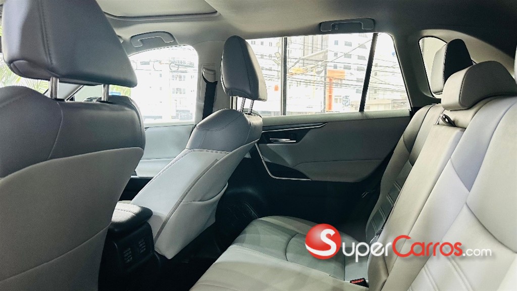 2020 Toyota RAV4 XLE Premium — foto 6 / 9