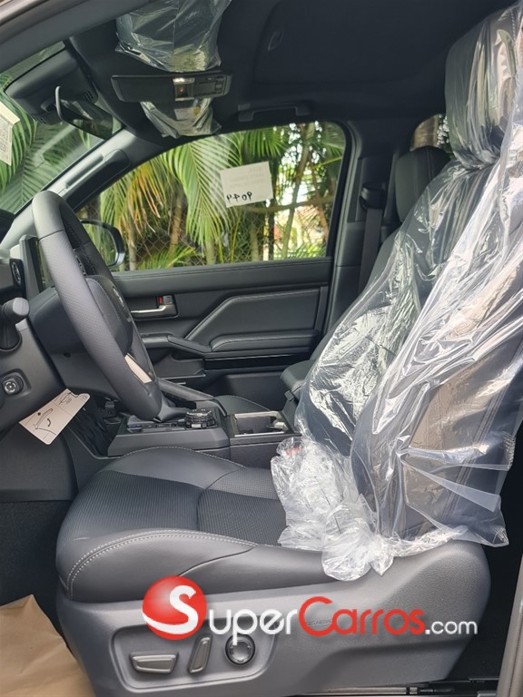2026 Toyota 4 Runner Limited — foto 6 / 8