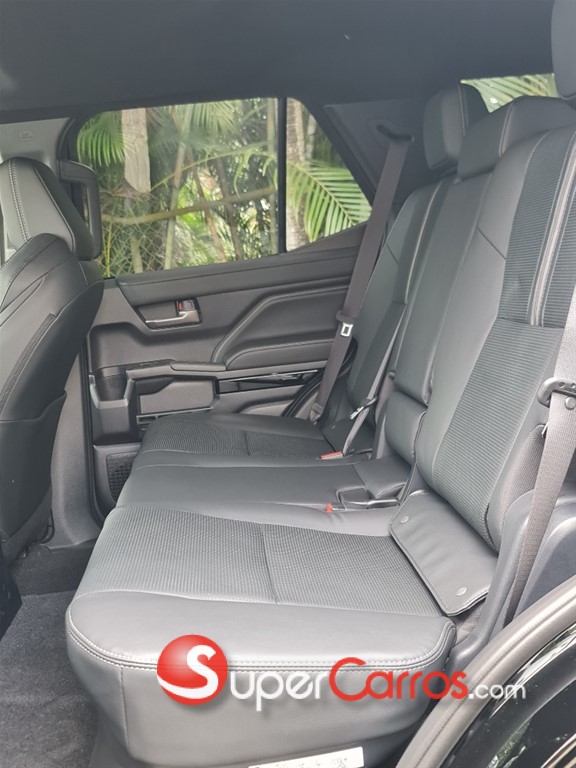 2026 Toyota 4 Runner Limited — foto 8 / 8