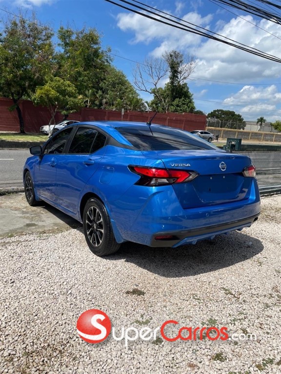 2021 Nissan Versa Sense — foto 4 / 8