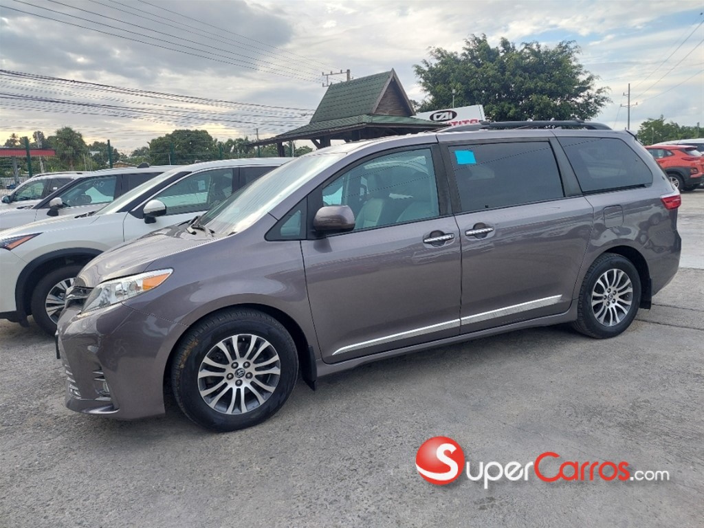 2019 Toyota Sienna XLE