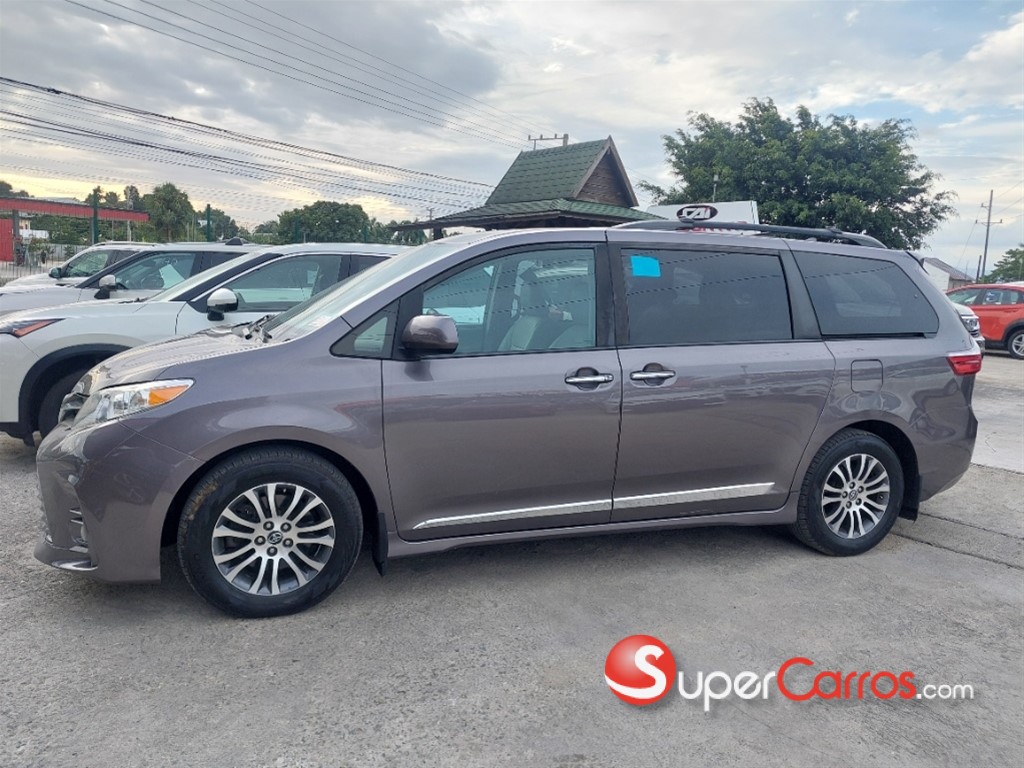 2019 Toyota Sienna XLE — foto 2 / 12