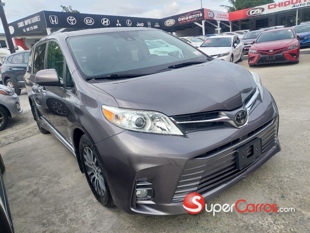 2019 Toyota Sienna XLE — foto 4 / 12