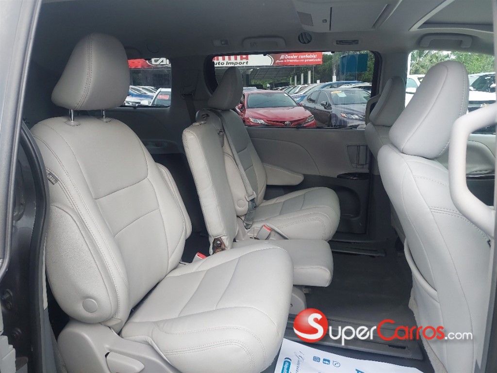 2019 Toyota Sienna XLE — foto 6 / 12