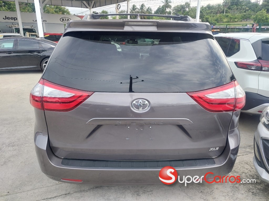 2019 Toyota Sienna XLE — foto 7 / 12