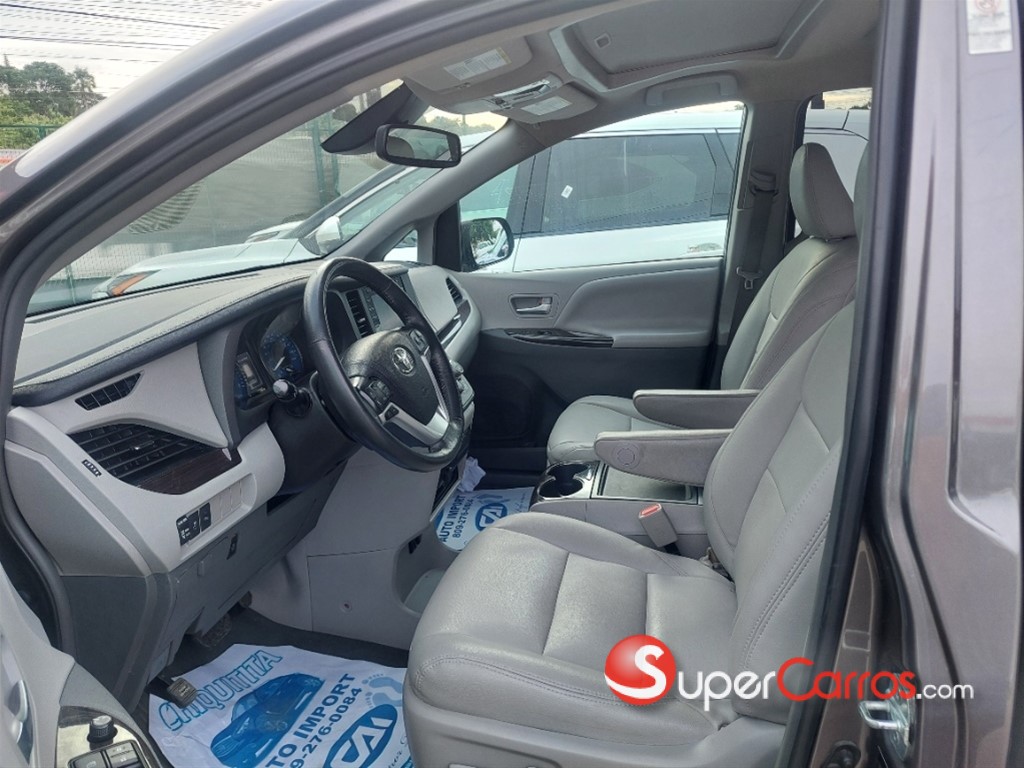 2019 Toyota Sienna XLE — foto 9 / 12