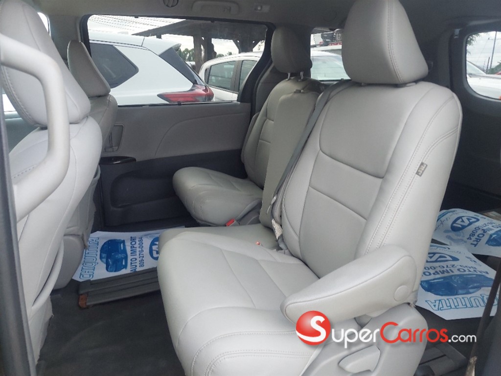 2019 Toyota Sienna XLE — foto 10 / 12