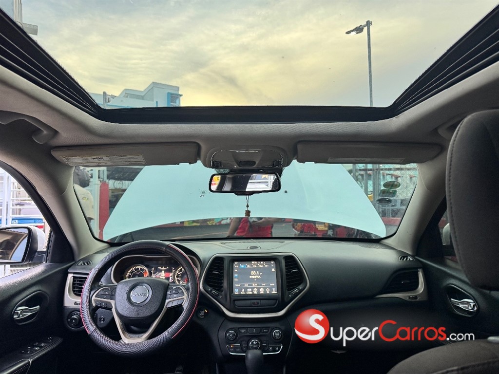 2017 Jeep Cherokee Limited — foto 10 / 12
