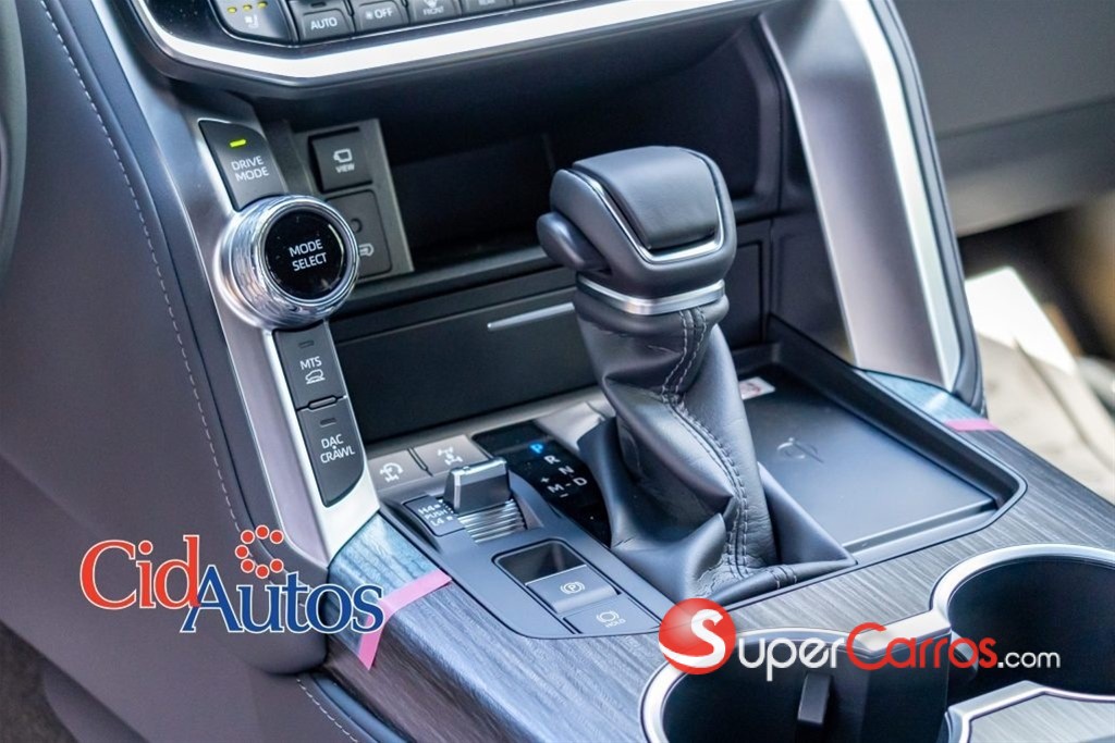 2025 Toyota Land Cruiser VXR — foto 9 / 12