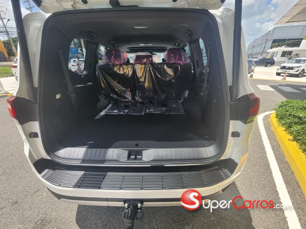 2025 Toyota Land Cruiser GR SPORT — foto 3 / 8