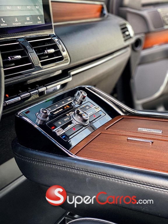 2019 Lincoln Navigator — foto 8 / 12
