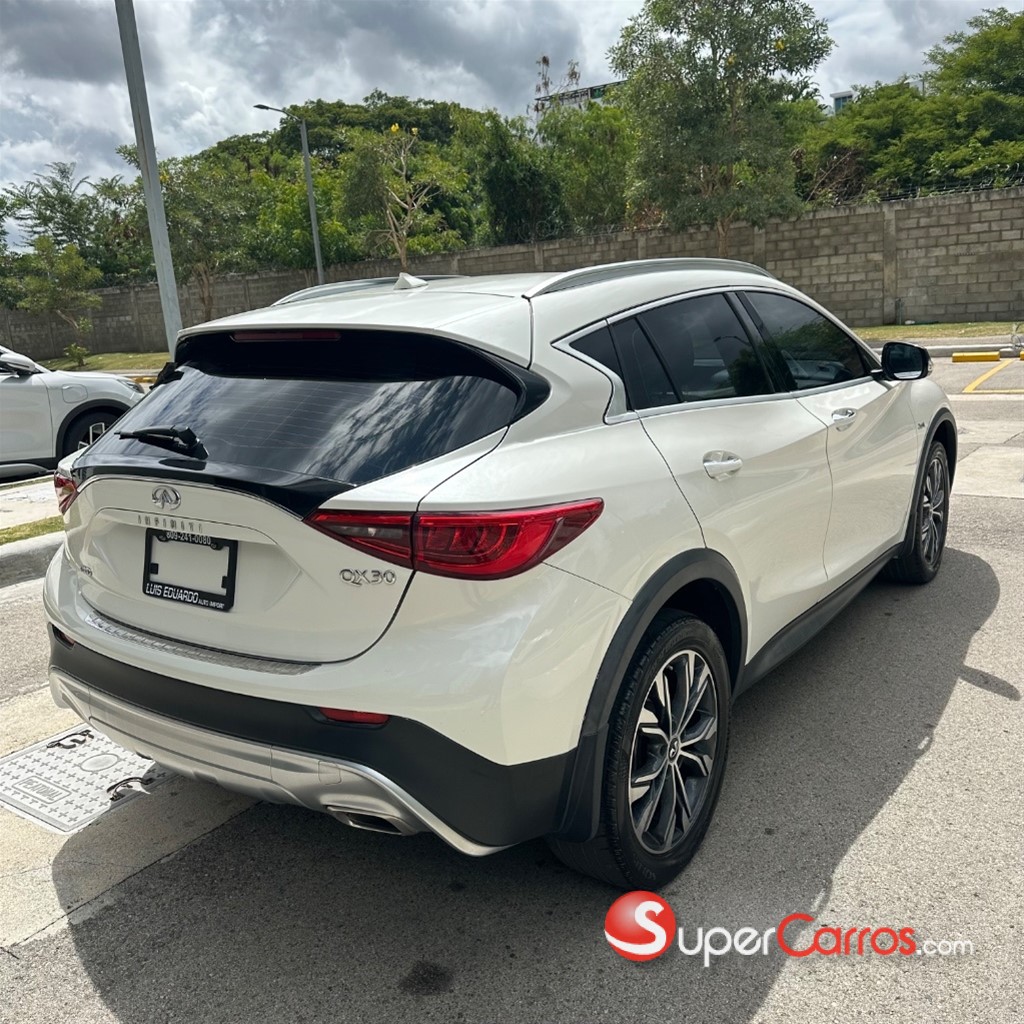 2018 Infiniti QX-30 — foto 7 / 10