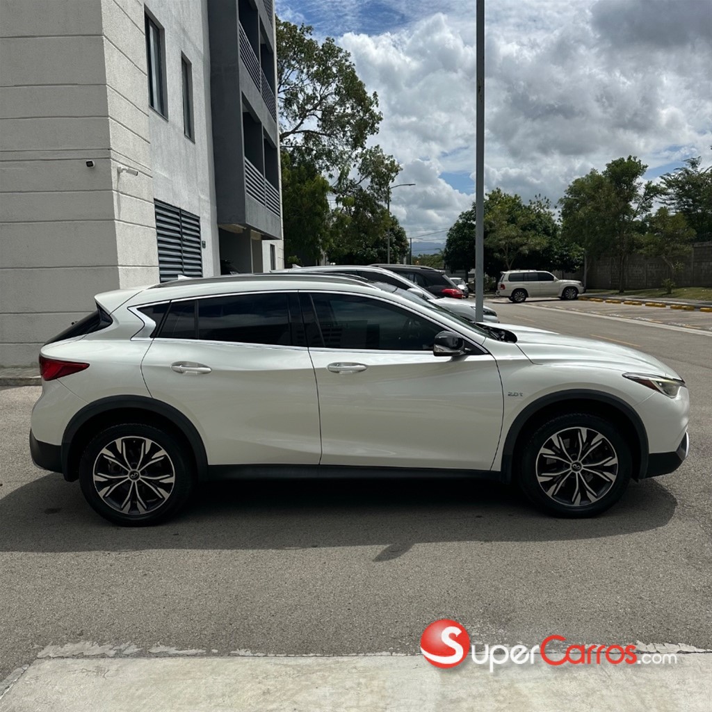 2018 Infiniti QX-30 — foto 8 / 10